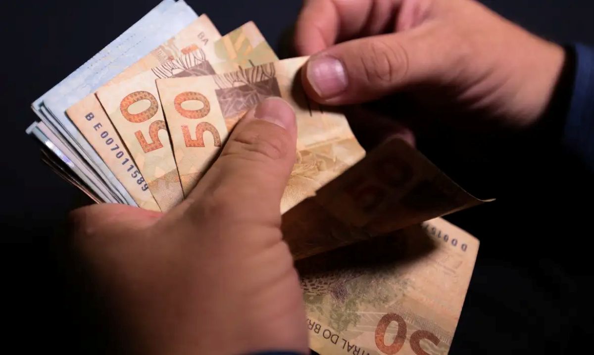 Real, dinheiro, salário mínimo, taxa selic
