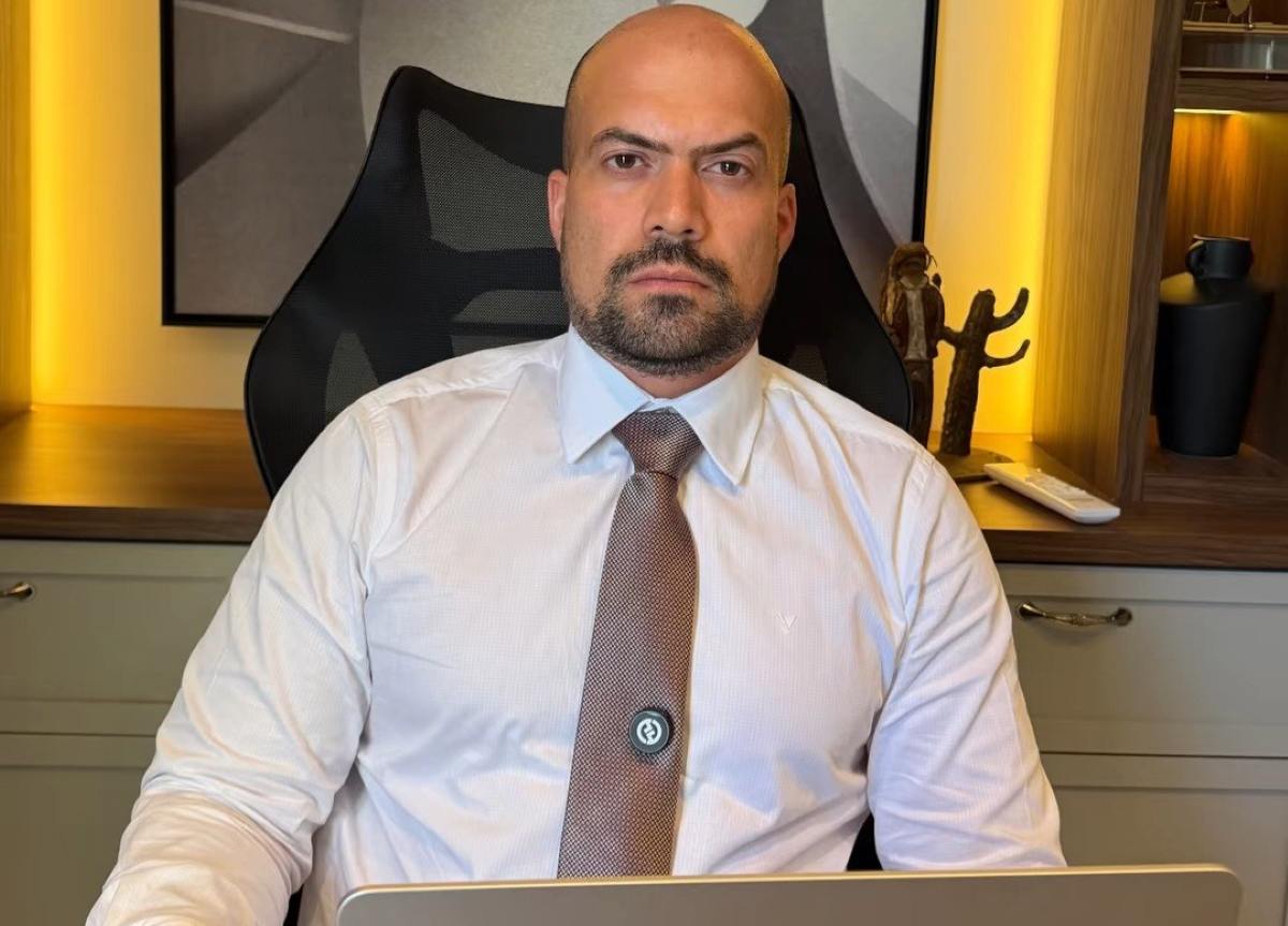 Advogado Ramon Camurugy, especialista em Direito Administrativo