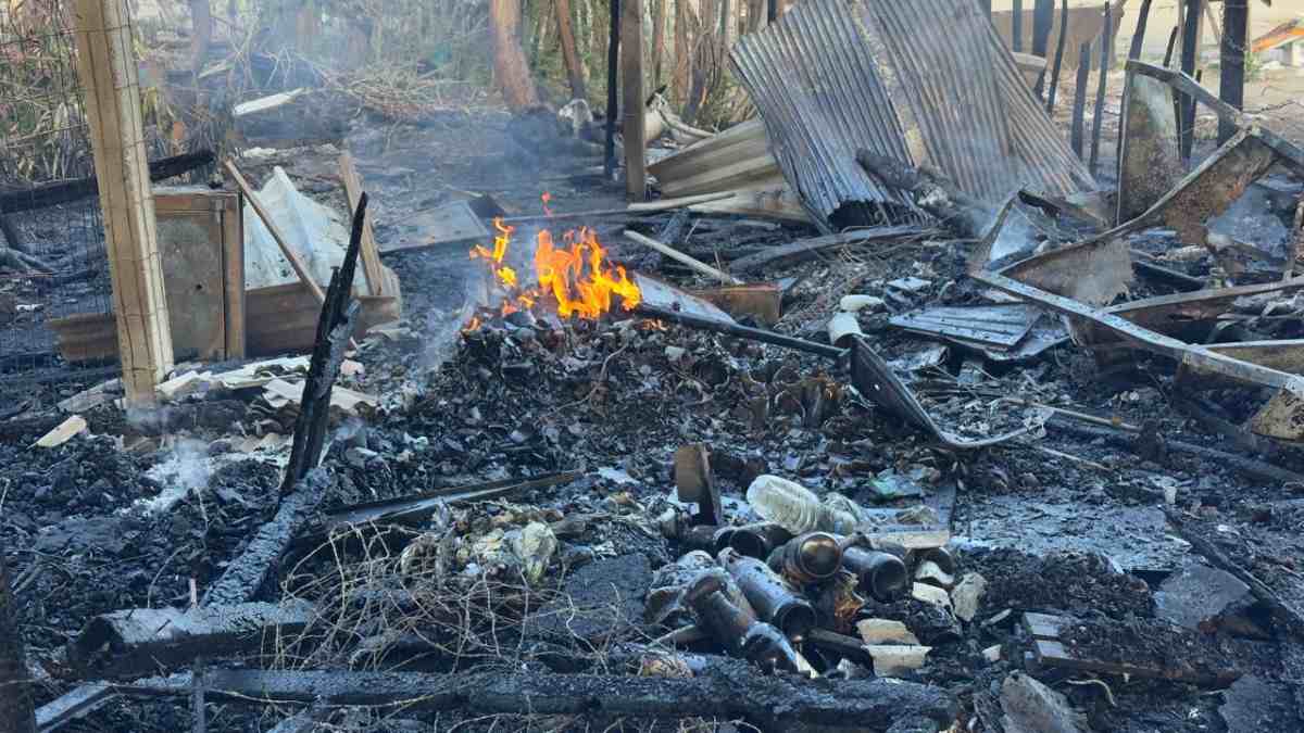 Barraca é destruída em incêndio na feirinha da estação nova