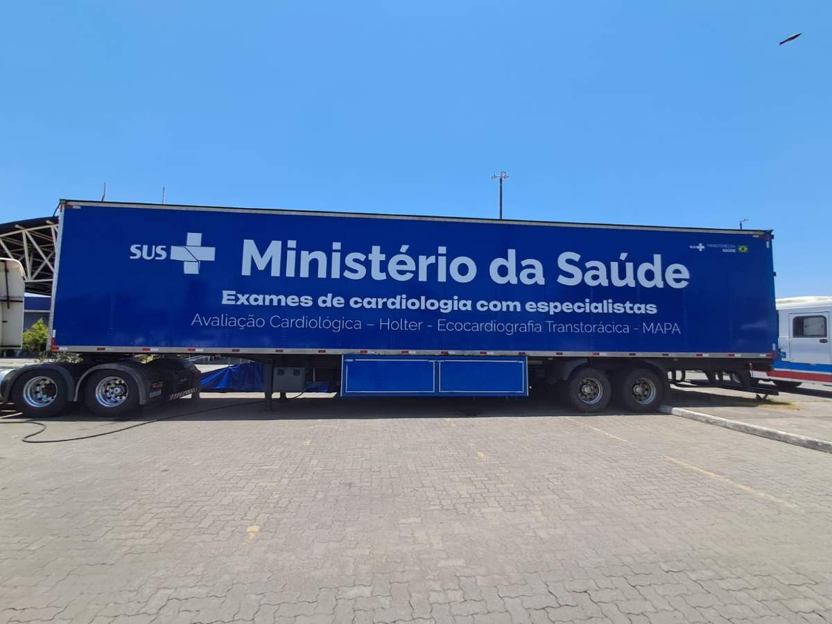 Carreta de exames cardiológicos