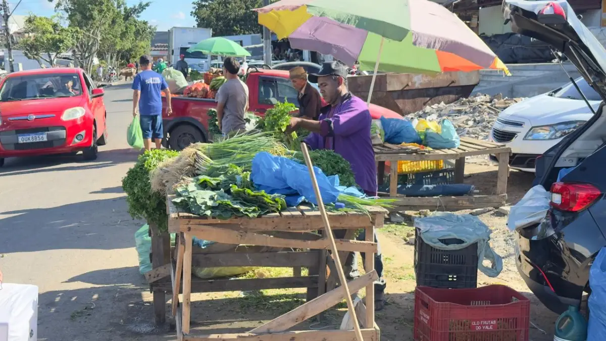 Feriado esvazia movimento no Centro de Abastecimento de Feira; veja preços das frutas
