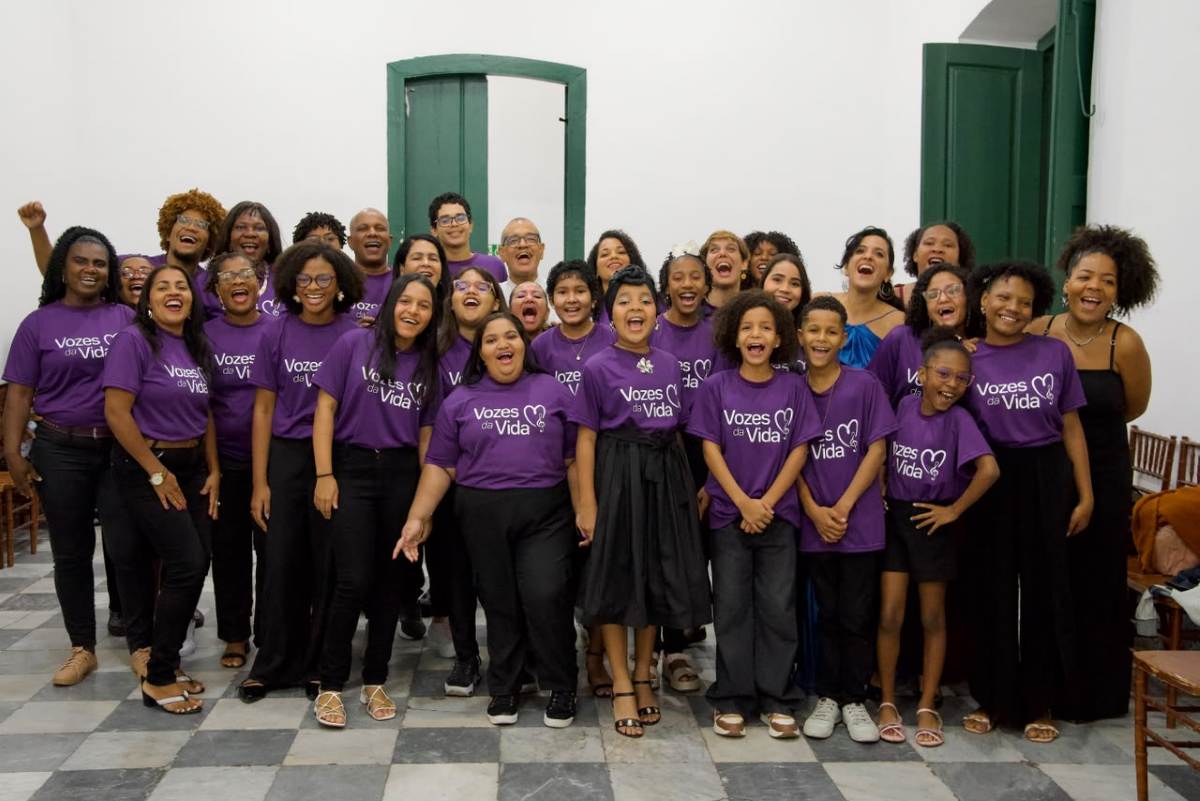 Coral formado por ex-pacientes do Martagão Gesteira celebra três anos em show com participação de Gerônimo e Márcia Freire