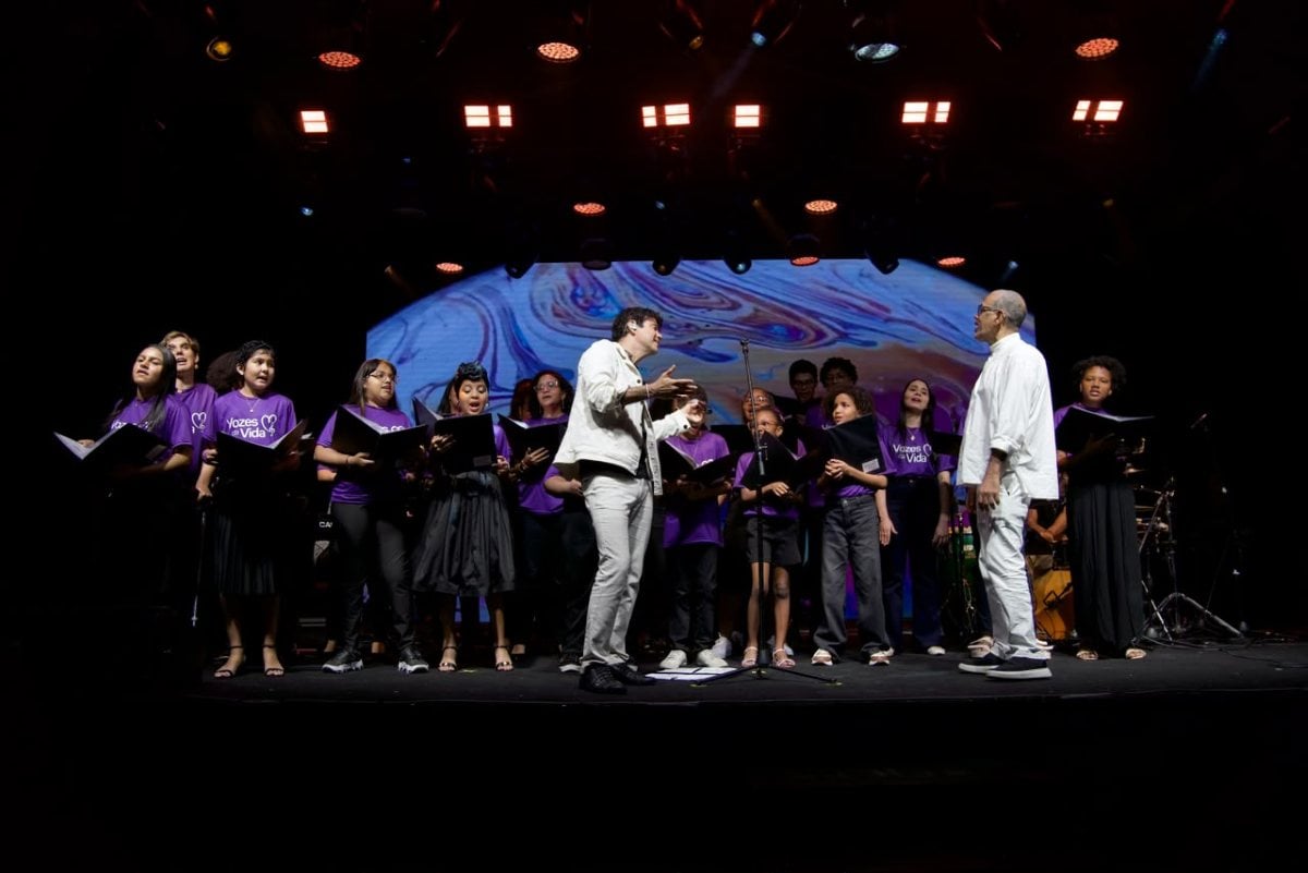 Coral formado por ex-pacientes do Martagão Gesteira celebra três anos em show com participação de Gerônimo e Márcia Freire