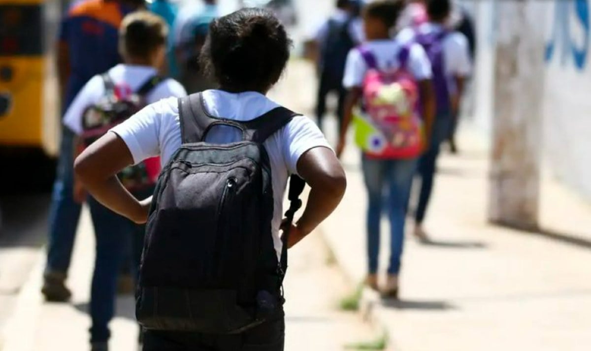 Criança - adolescente - estudante