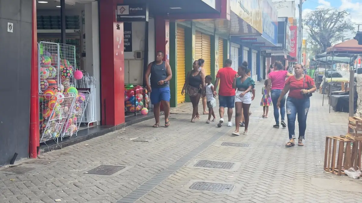 vDia das Crianças: lojas infantis abrem no feriado e movimentam comércio de Feira de Santana