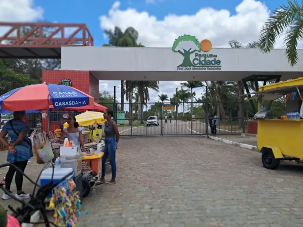 Pula-pula, circo e muita alegria: Brinca Feira reúne famílias em parques de Feira de Santana Pula-pula, circo e muita alegria: Brinca Feira reúne famílias em parques de Feira de Santana