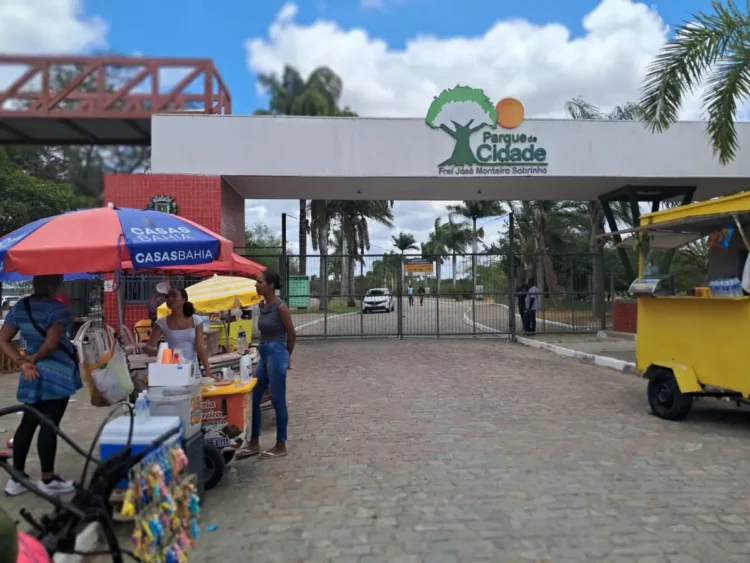 Pula-pula, circo e muita alegria: Brinca Feira reúne famílias em parques de Feira de Santana