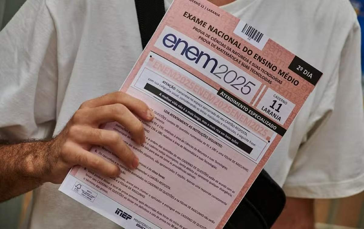 ENEM 2025 - Domingo (16) – Ribeirão Preto (SP) – Caderno de prova laranja no 2º dia de prova