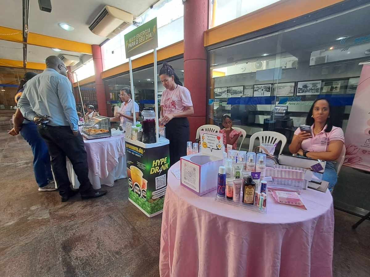 Expositoras em evento de mulheres empreendedoras na CDL