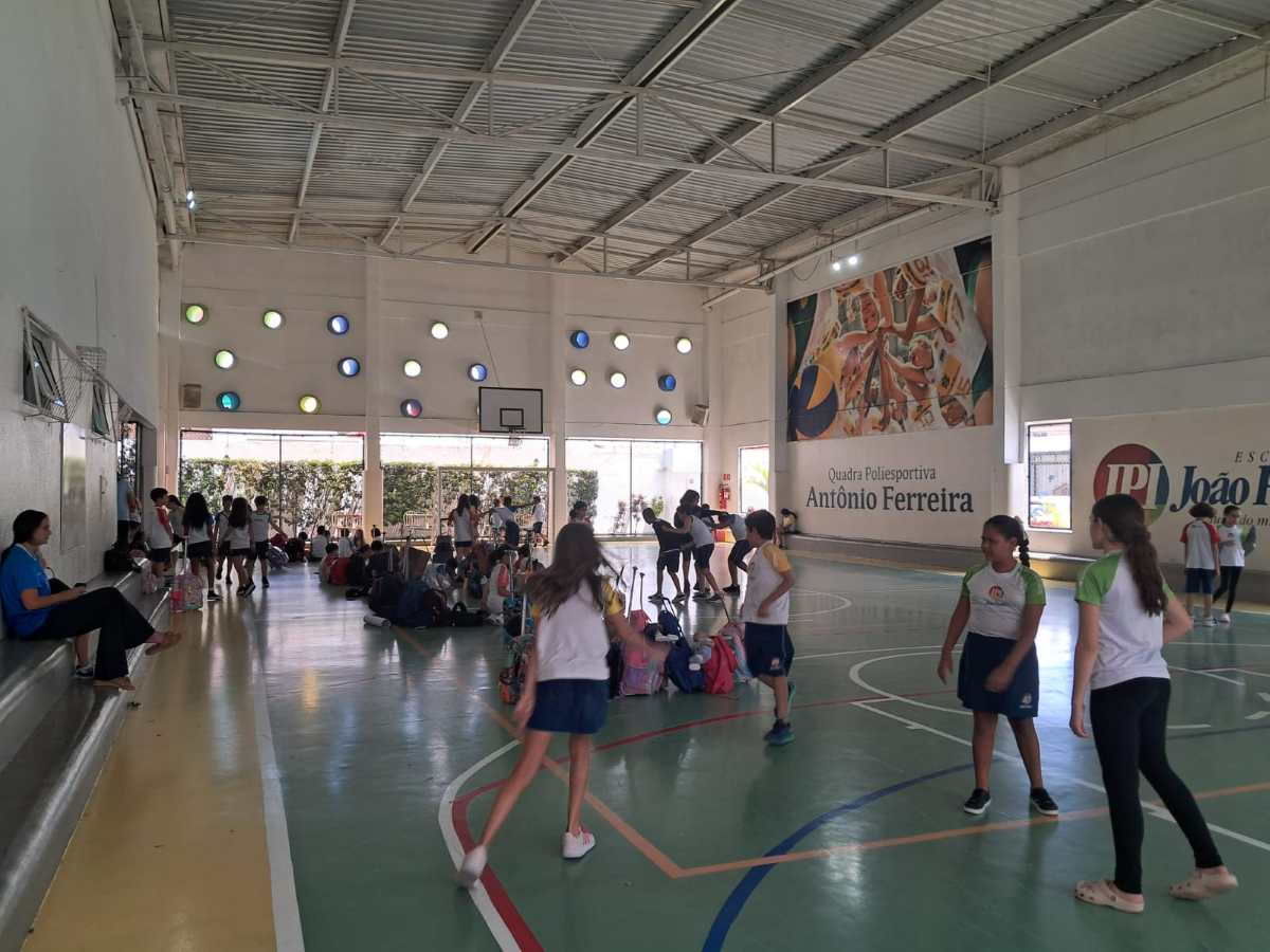 Quadra na Escola João Paulo I, em Feira de Santana