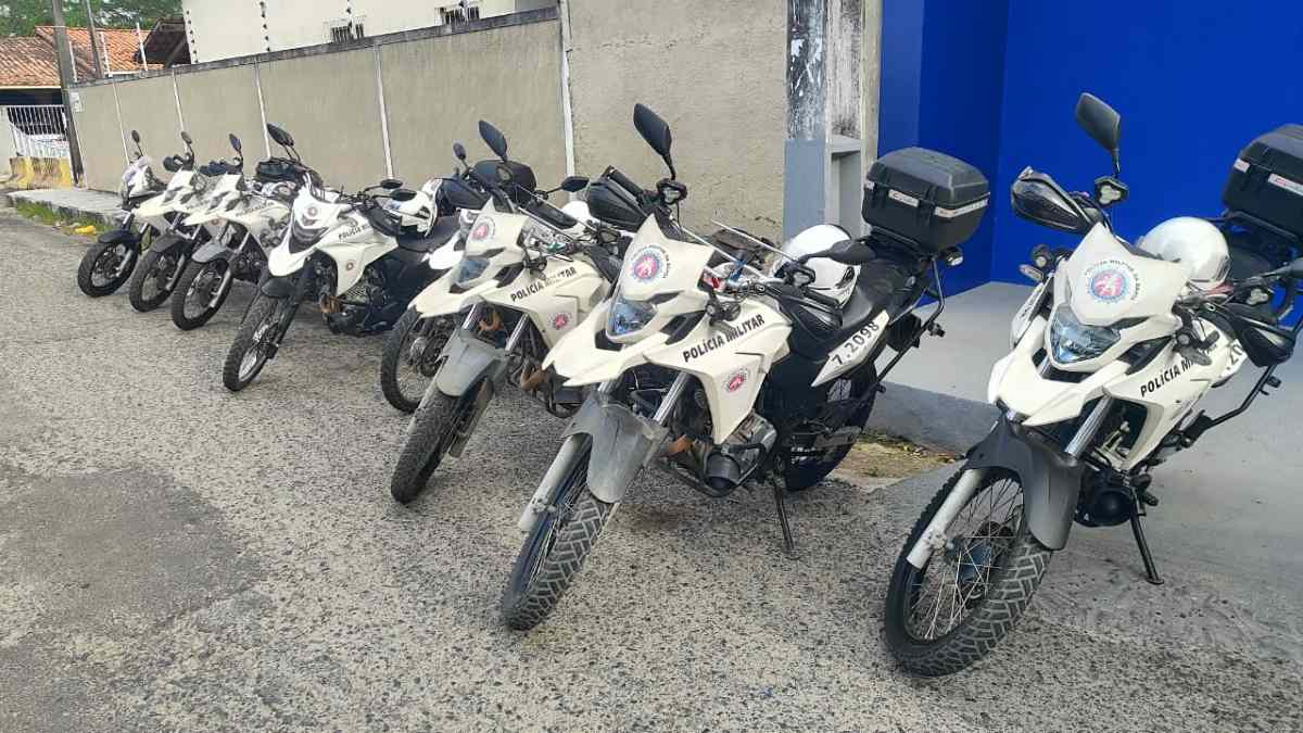Escolta policial durante distribuição das urnas eletrônicas