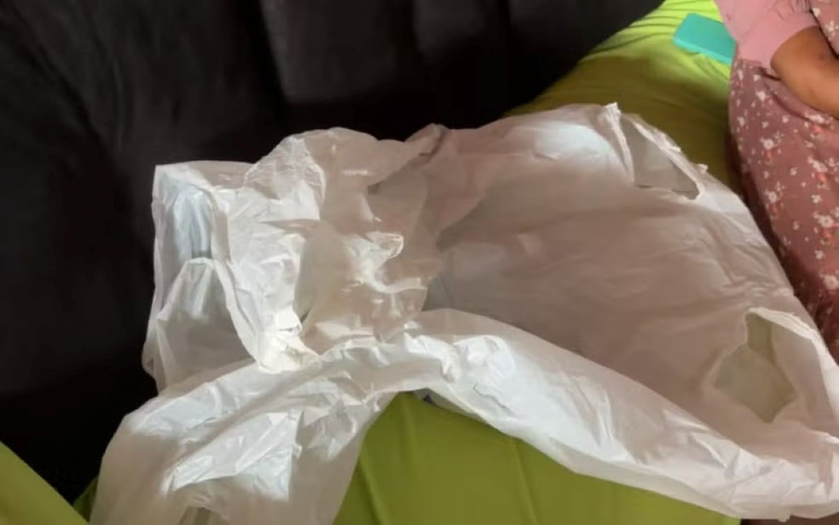Estagiários são afastados após criança com autismo ser enviada para casa dentro de saco plástico e com fralda cheia de fezes
