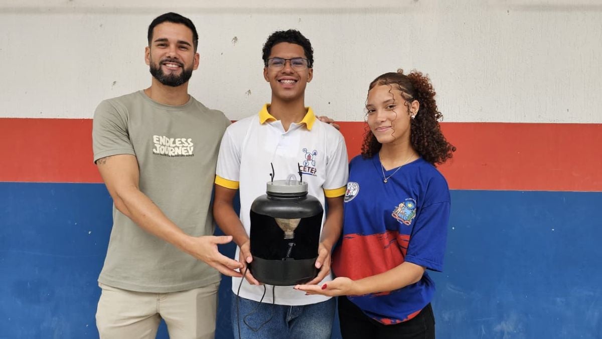 Estudantes de Serrinha criam bebedouro sustentável