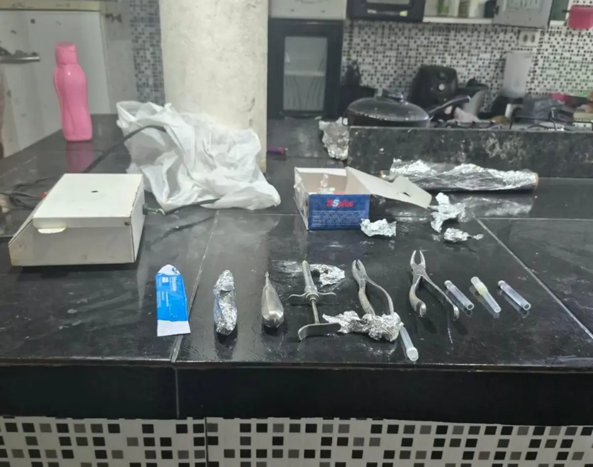 Homem que se passava por cirurgião-dentista é alvo de busca e apreensão; local de atendimento foi considerado "insalubre"