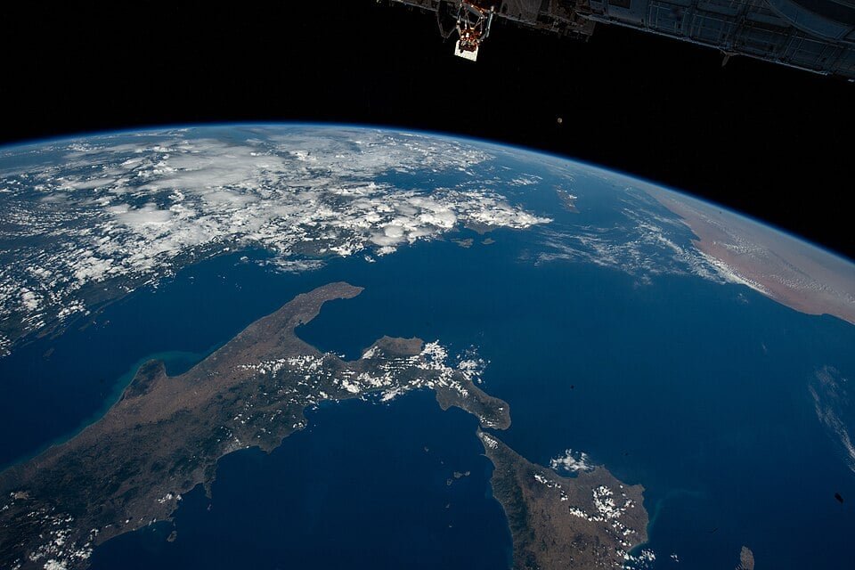 Terra pode ter mais água escondida no interior do que em todos os oceanos