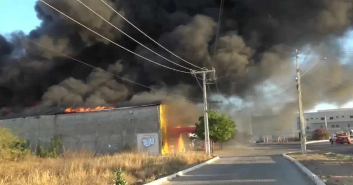 Incêndio em loja de utilidades em Irecê