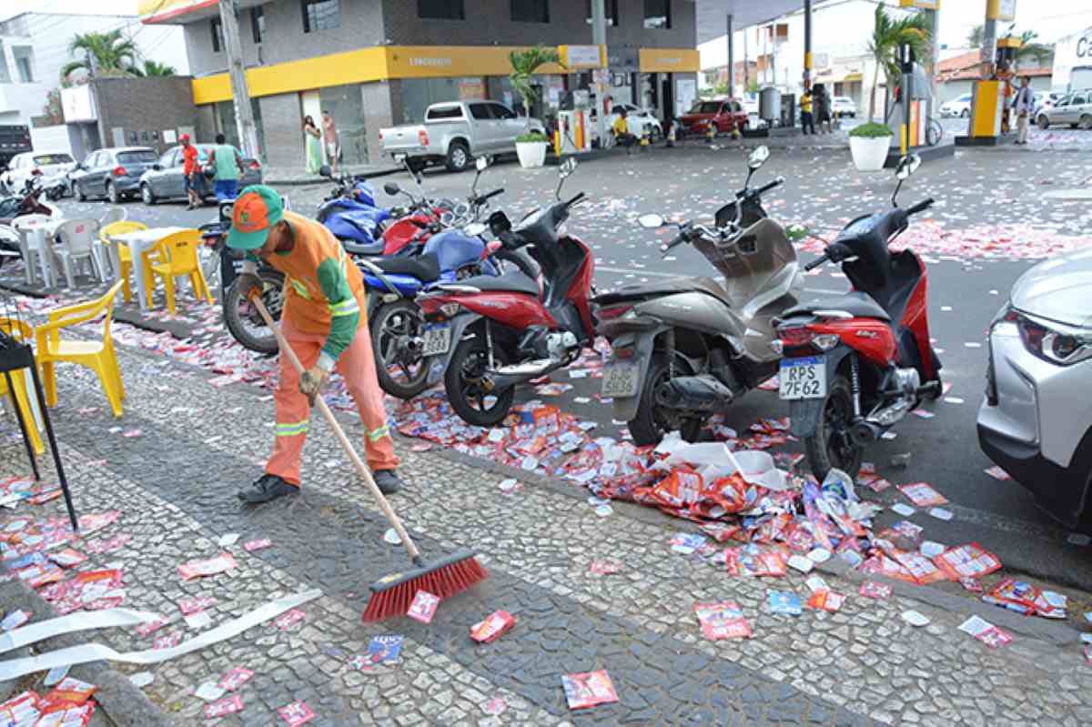 Limpeza de material eleitoral
