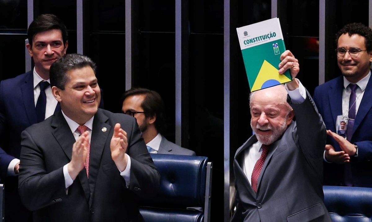 Lula em promulgação da PEC do fim da escala 6x1