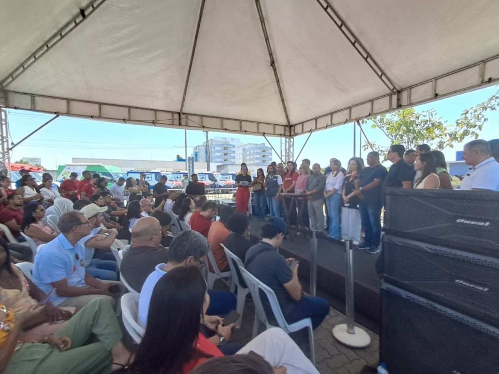 Ministério da Saúde e Sesab entregam 14 ambulâncias e unidade odontológica móvel em Feira de Santana Ministério da Saúde e Sesab entregam 14 ambulâncias e unidade odontológica móvel em Feira de Santana