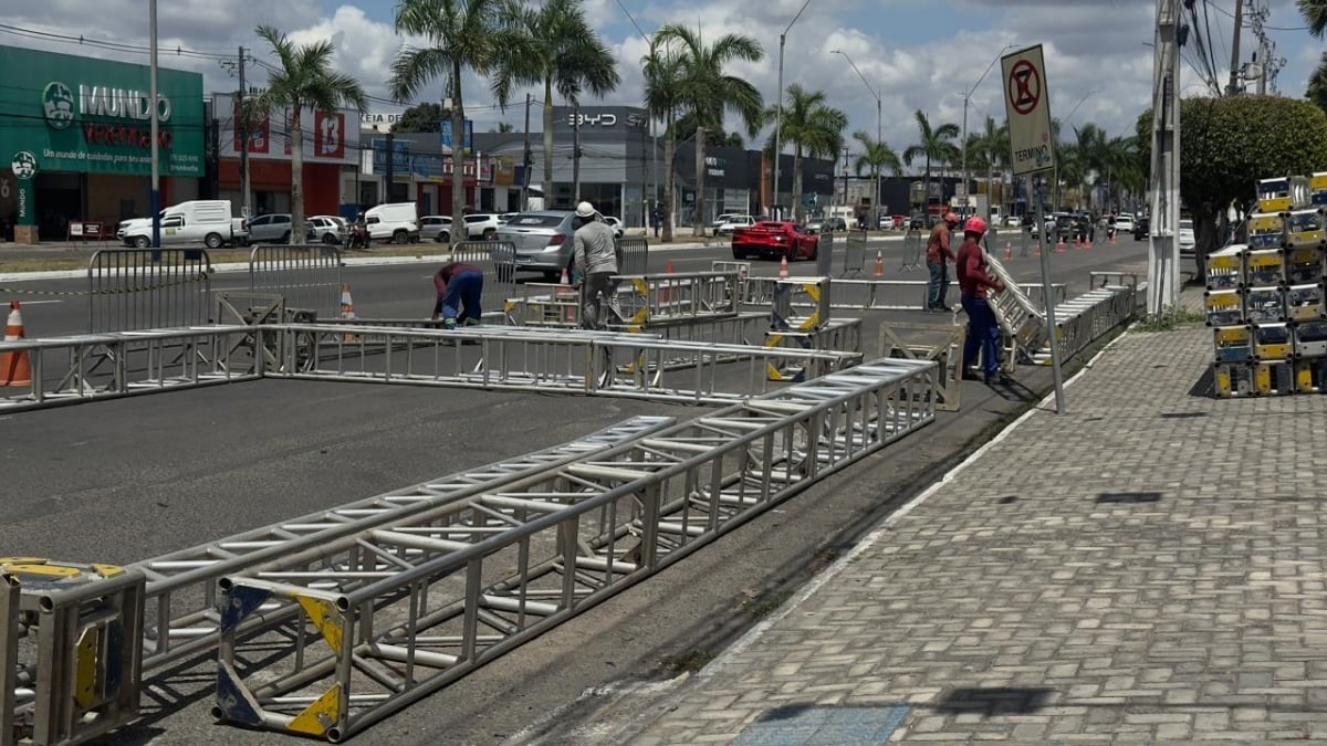 Montagem de camarotes para a Micareta de Feira 2026 avança após eleições