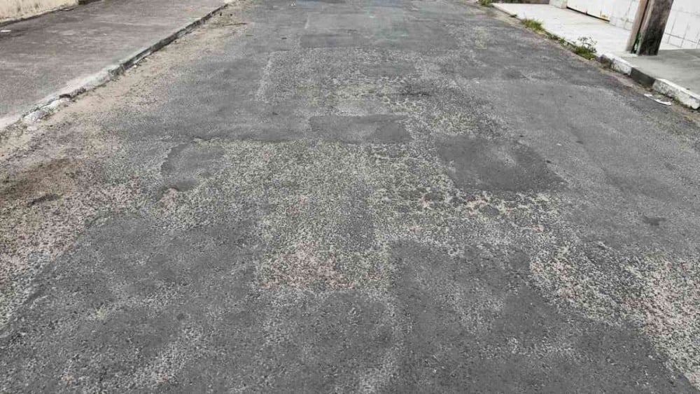 Moradores cobram requalificação de asfalto na Rua Bulgária Moradores cobram requalificação de asfalto na Rua Bulgária