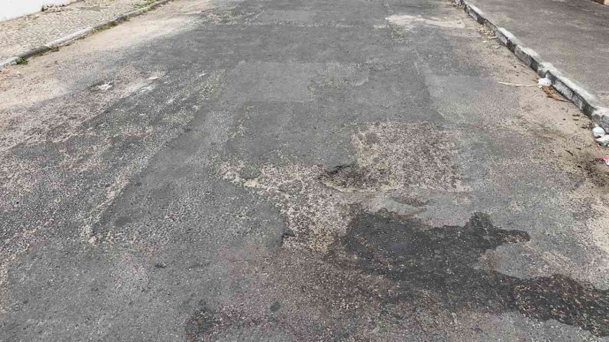 Moradores cobram requalificação de asfalto na Rua Bulgária