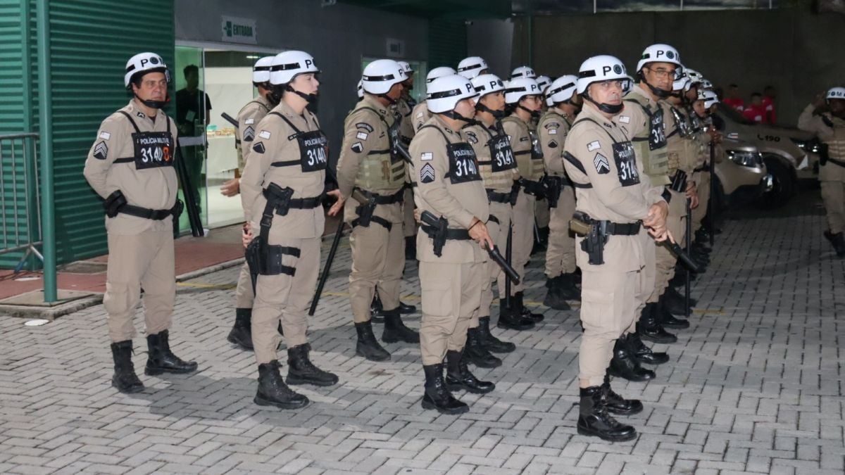 PM polícia militar pelotão jogo fluminense de Feira x Feira FC foto Jefferson Araujo Acorad Cidade