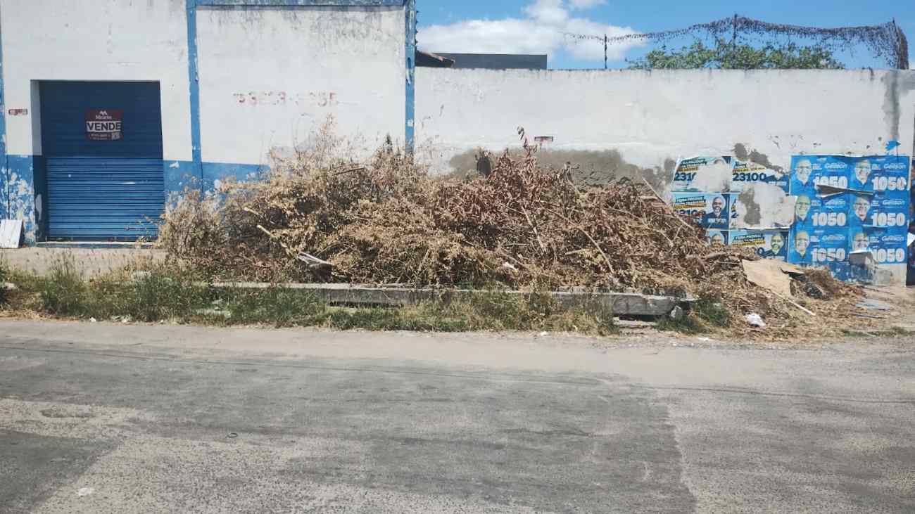 Rua Manoel da Costa Ferreira, no bairro Barroquinha