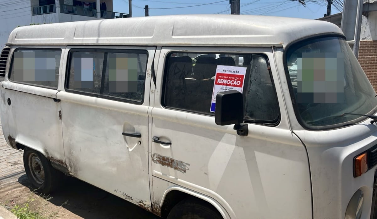 SMT realiza operação contra veículos abandonados em diversos bairros de Feira de Santana