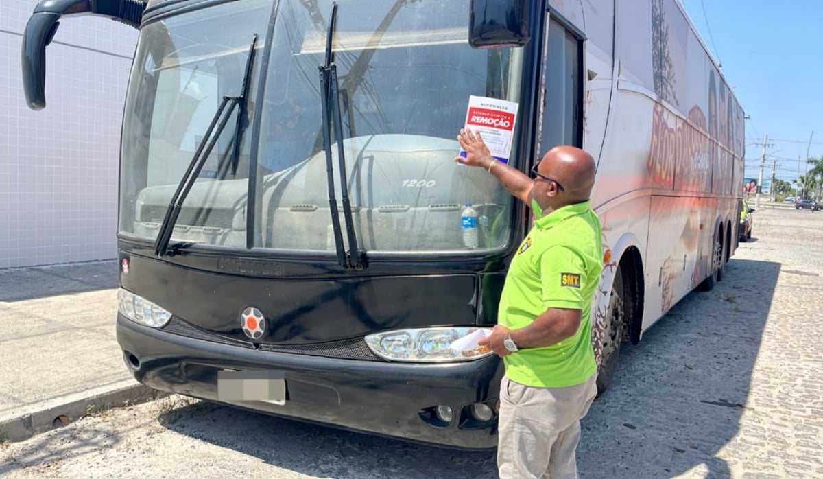 SMT realiza operação contra veículos abandonados em diversos bairros de Feira de Santana