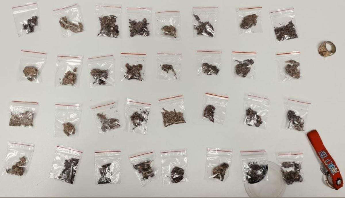 Suspeito de tráfico é conduzido à delegacia com 32 porções de maconha