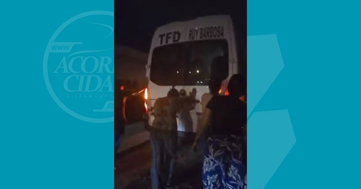Van do TFD fica sem combustível e pacientes precisam empurrar veículo na Bahia