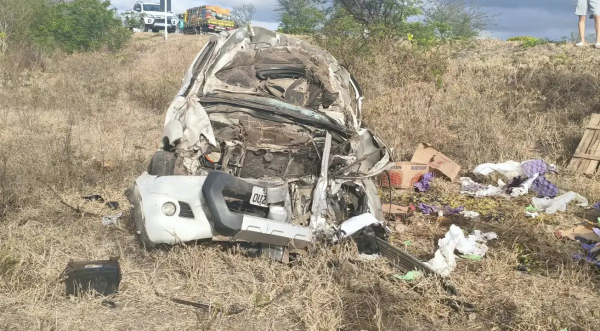 Acidente com quatro veículos deixa dois mortos e outros dois feridos na BA-052