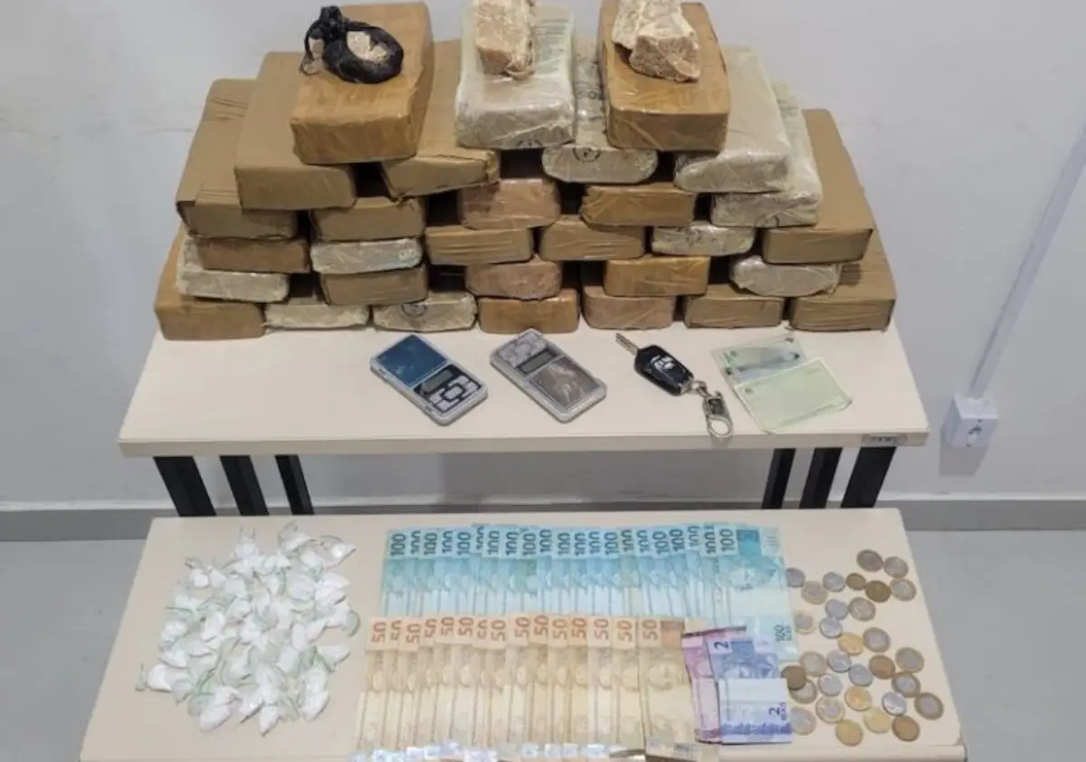 Polícia apreende 30 kg de crack em ação no sudoeste; um homem foi preso