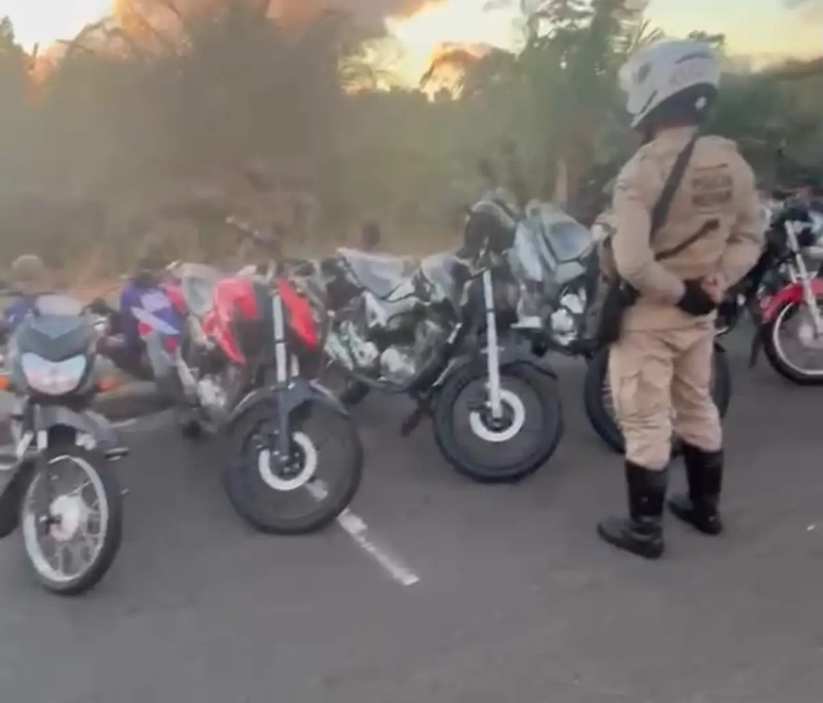 Operação contra ‘grau’ na Avenida Paralela termina com 14 motocicletas apreendidas em Salvador