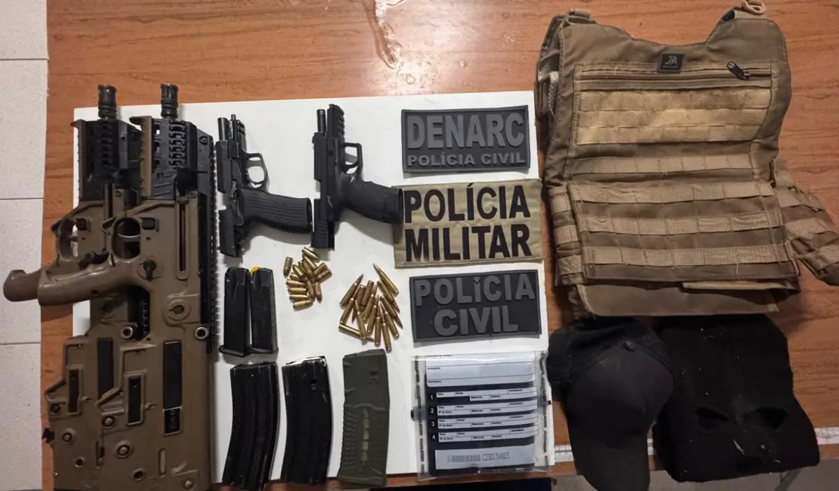 Operação após execução termina com três suspeitos mortos; dois fuzis foram apreendidos