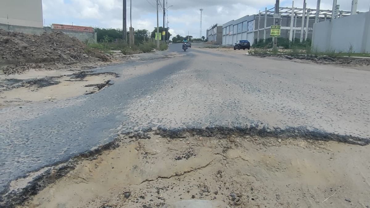 buracos na antiga estrada