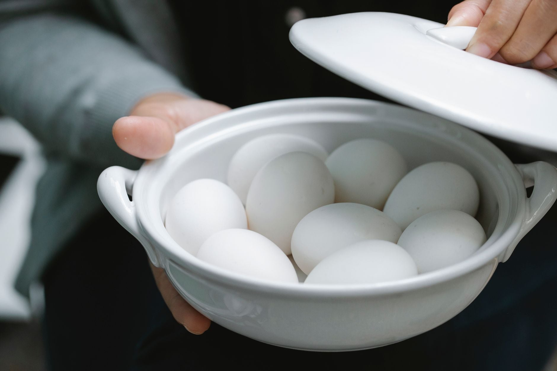 Quem tem colesterol alto pode comer ovos?