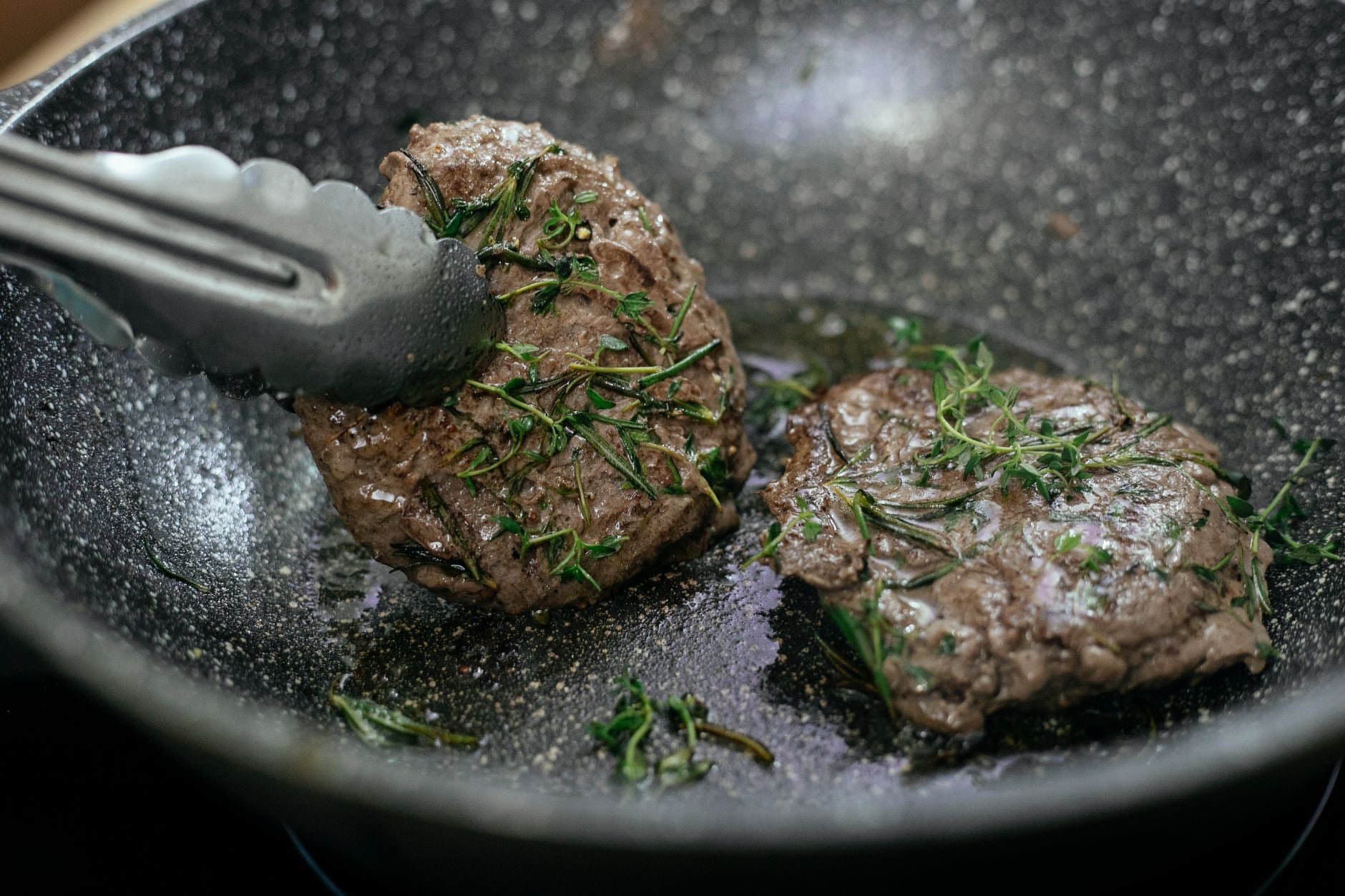 Carne assada de panela macia e suculenta: veja como preparar