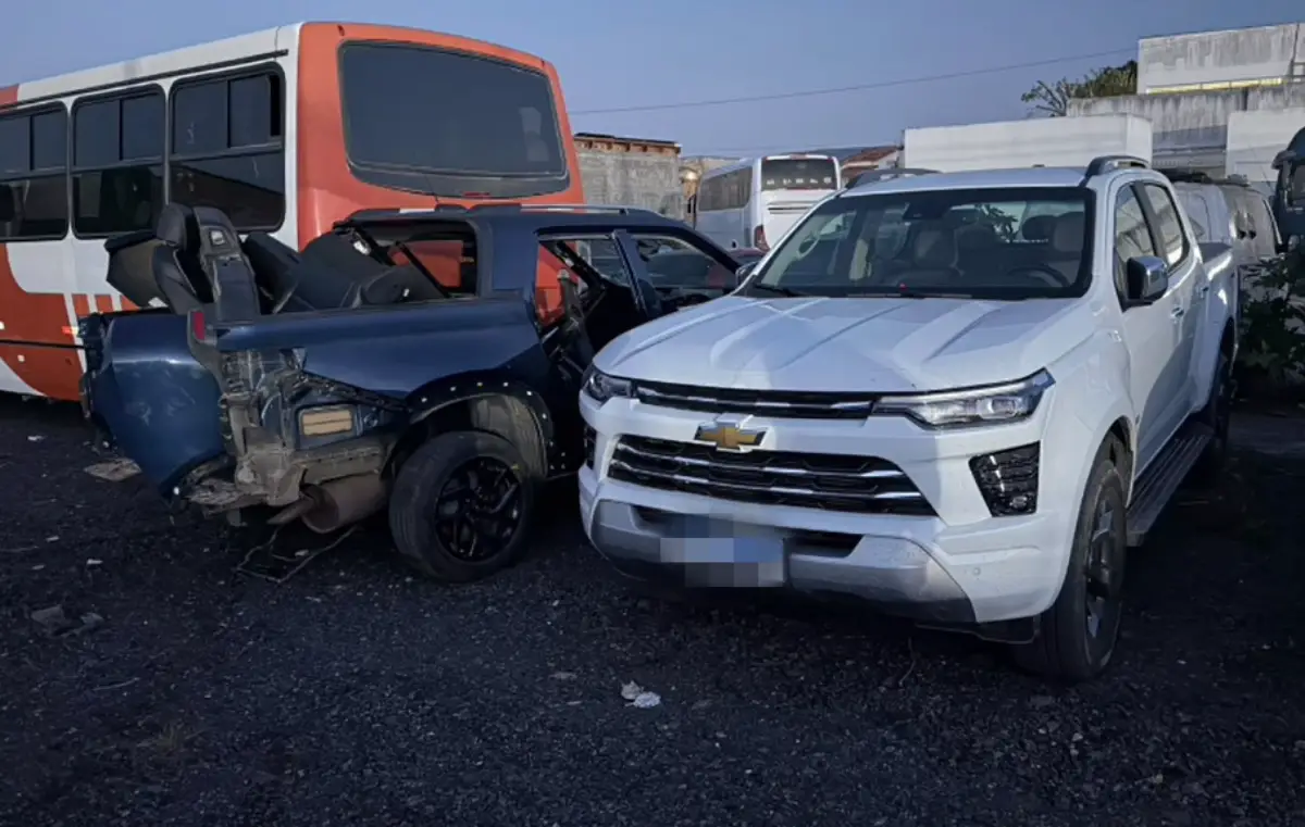 Polícia localiza desmanche de veículos em lixão irregular de Feira de Santana