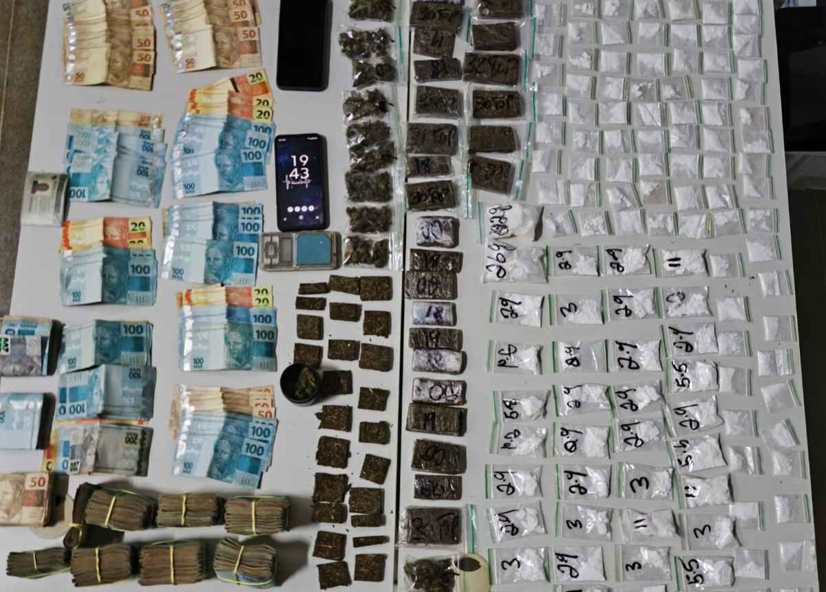 drogas, celulares e dinheiro
