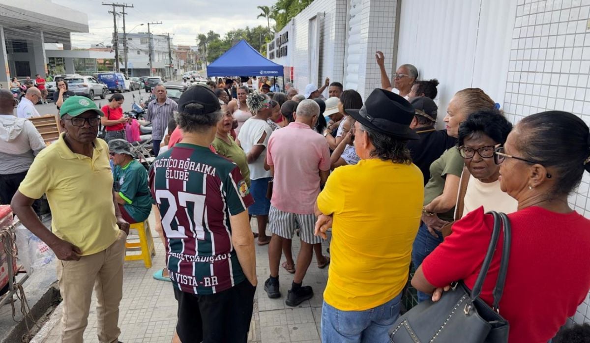 Movimento intenso colégio Feira de Santana marca domingo de eleição