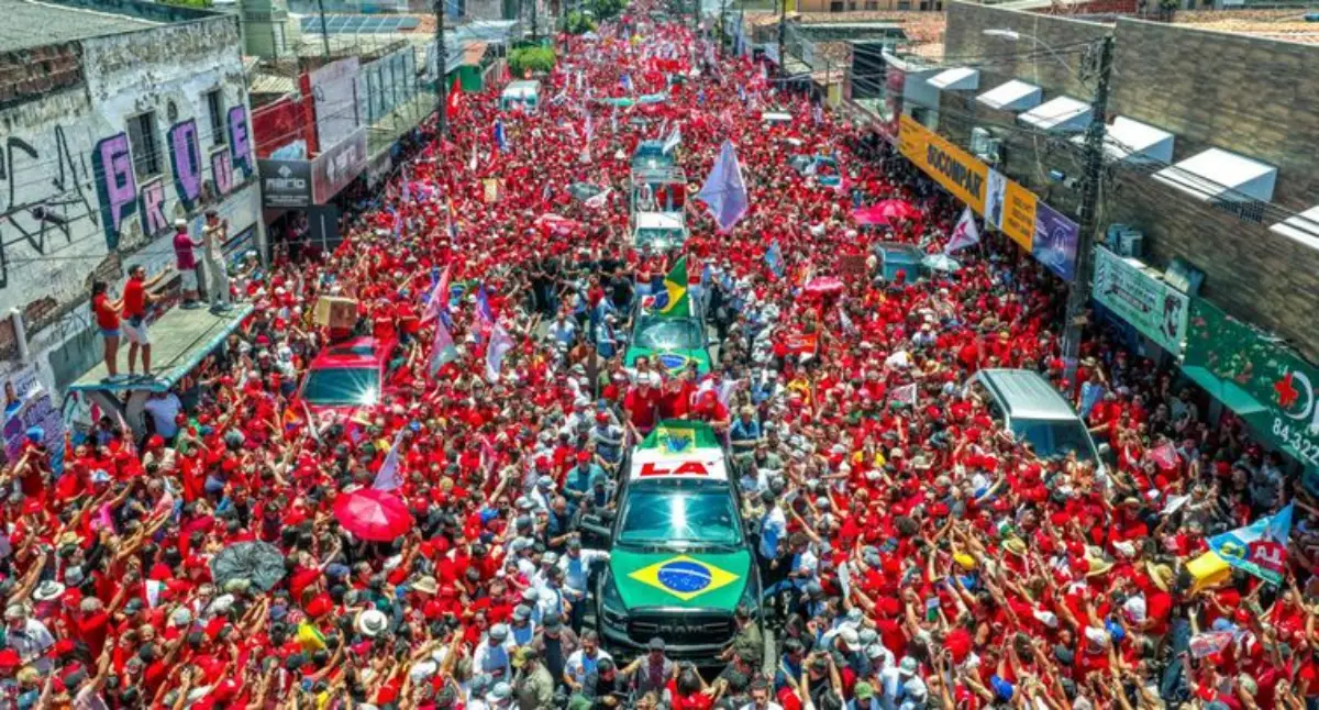 Lula faz comício em Natal e Flávio participa de moto-carreata no Rio