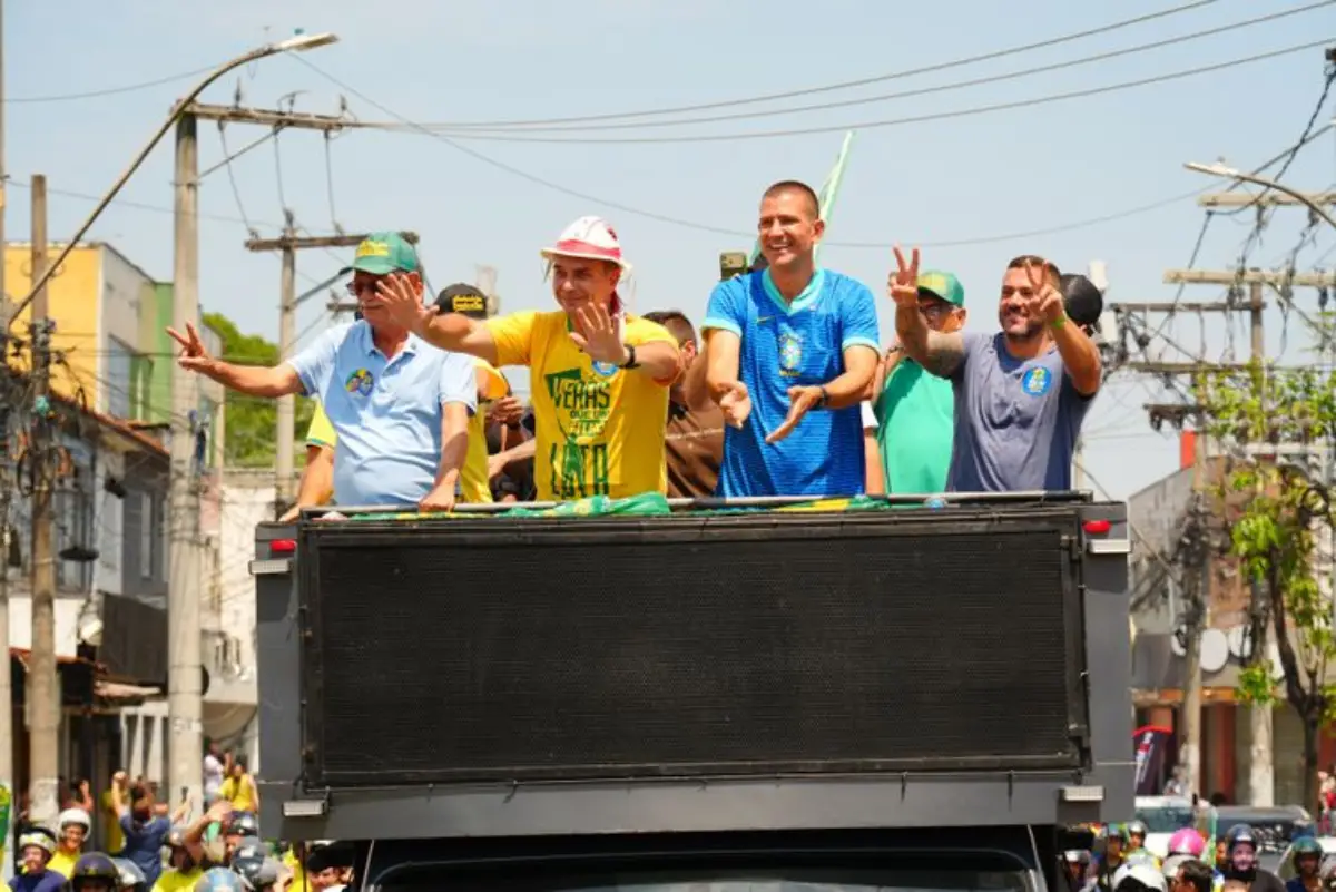 Lula faz comício em Natal e Flávio participa de moto-carreata no Rio