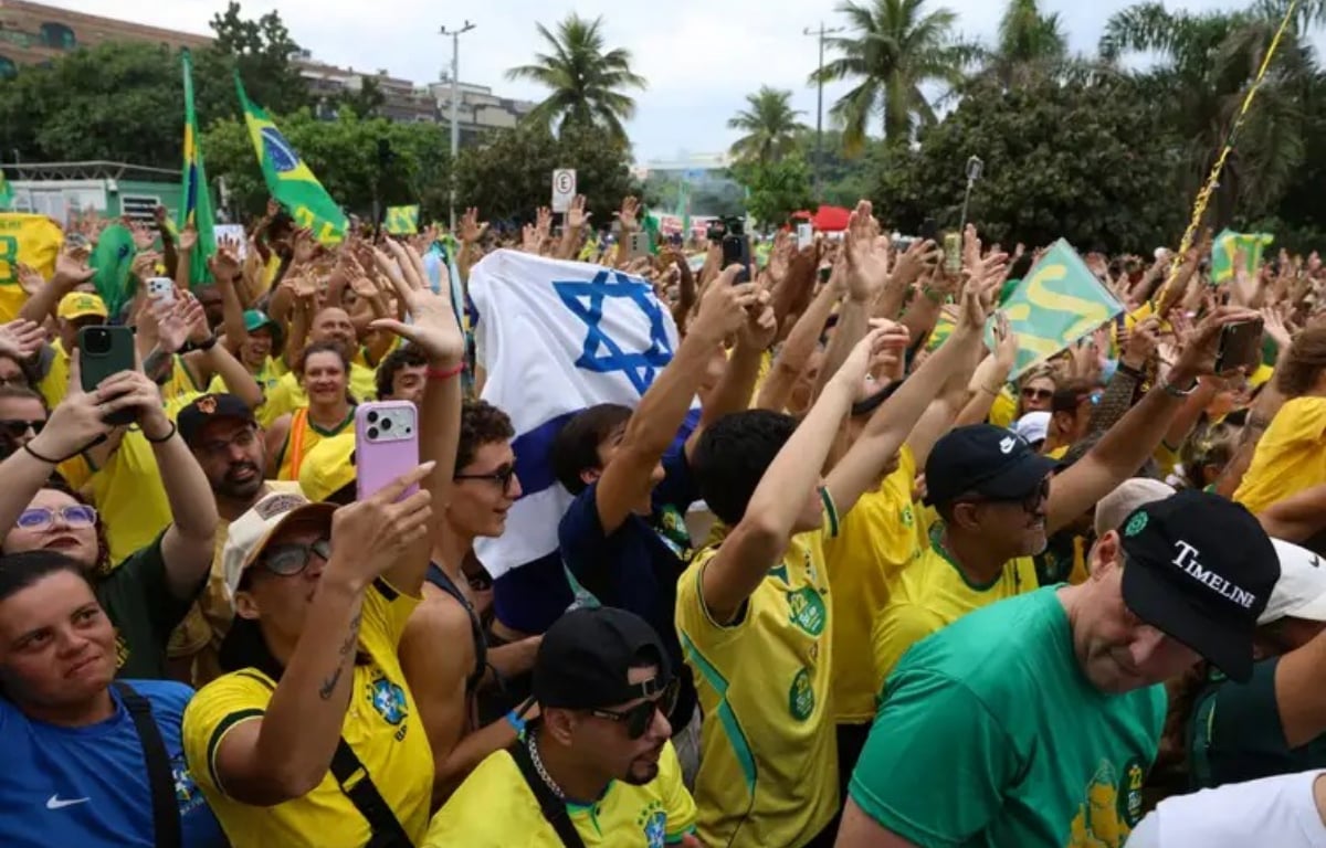 manifestação Lula e Flávio Bolsonaro