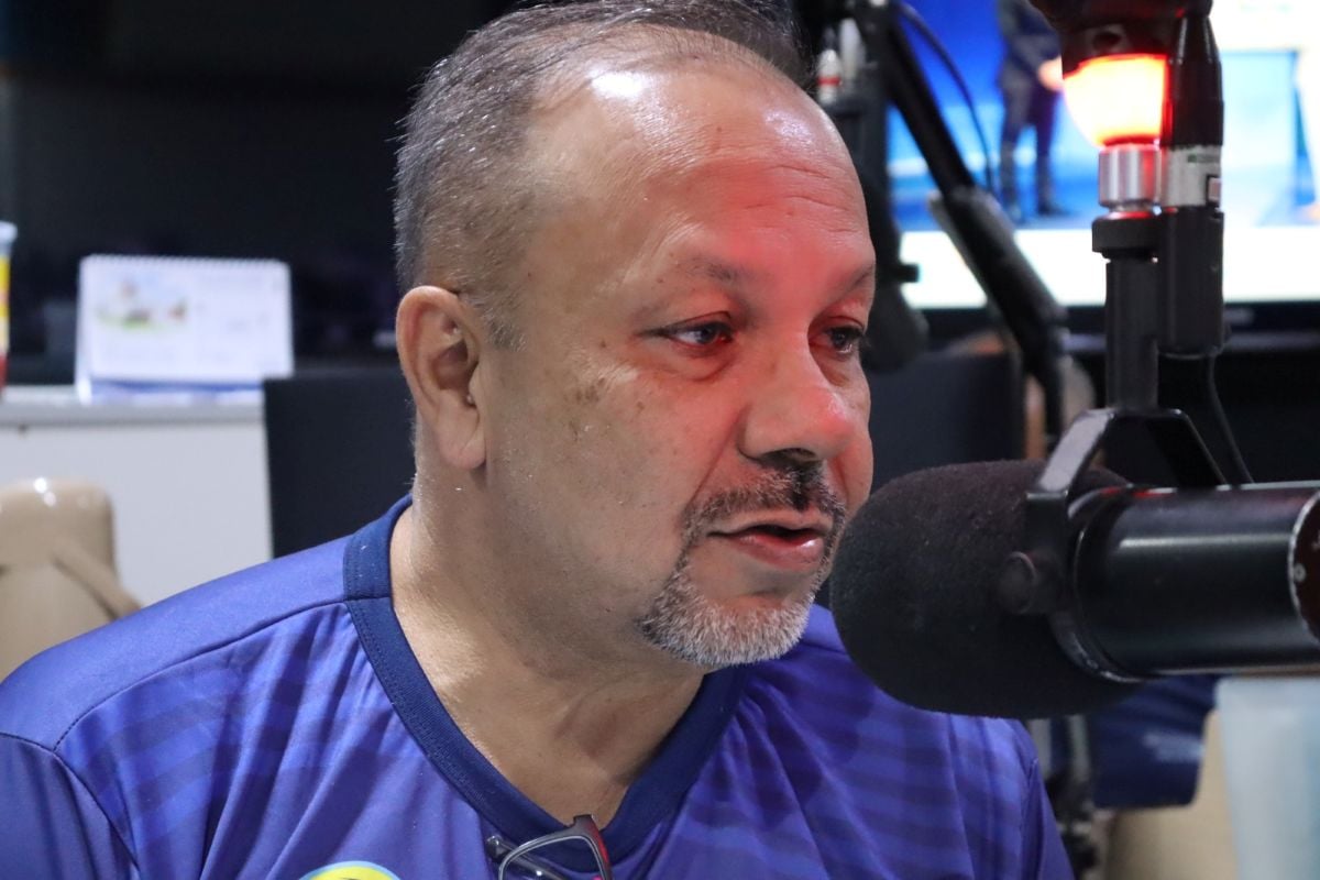 médico e comentarista político César Oliveira
