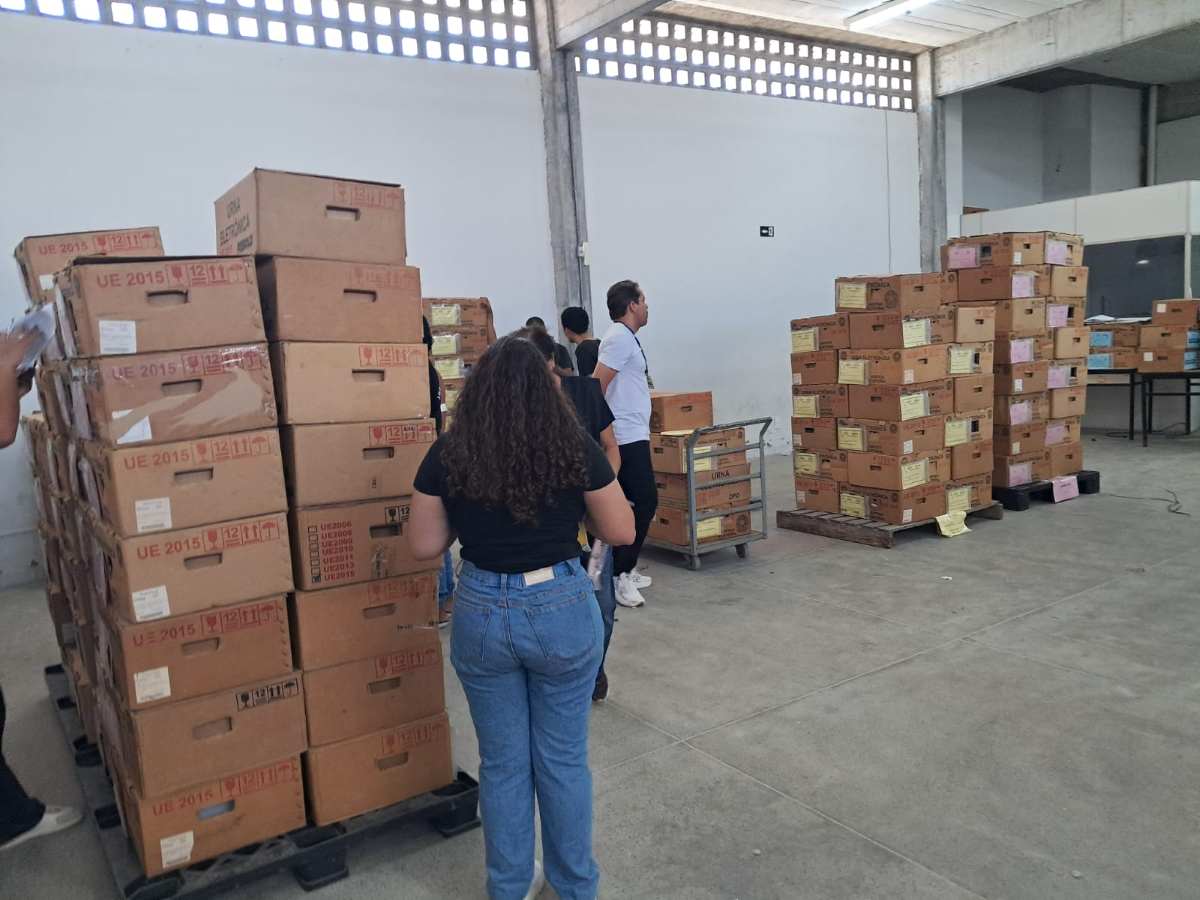 Organização das urnas no TRE_ foto Ney Silva AC