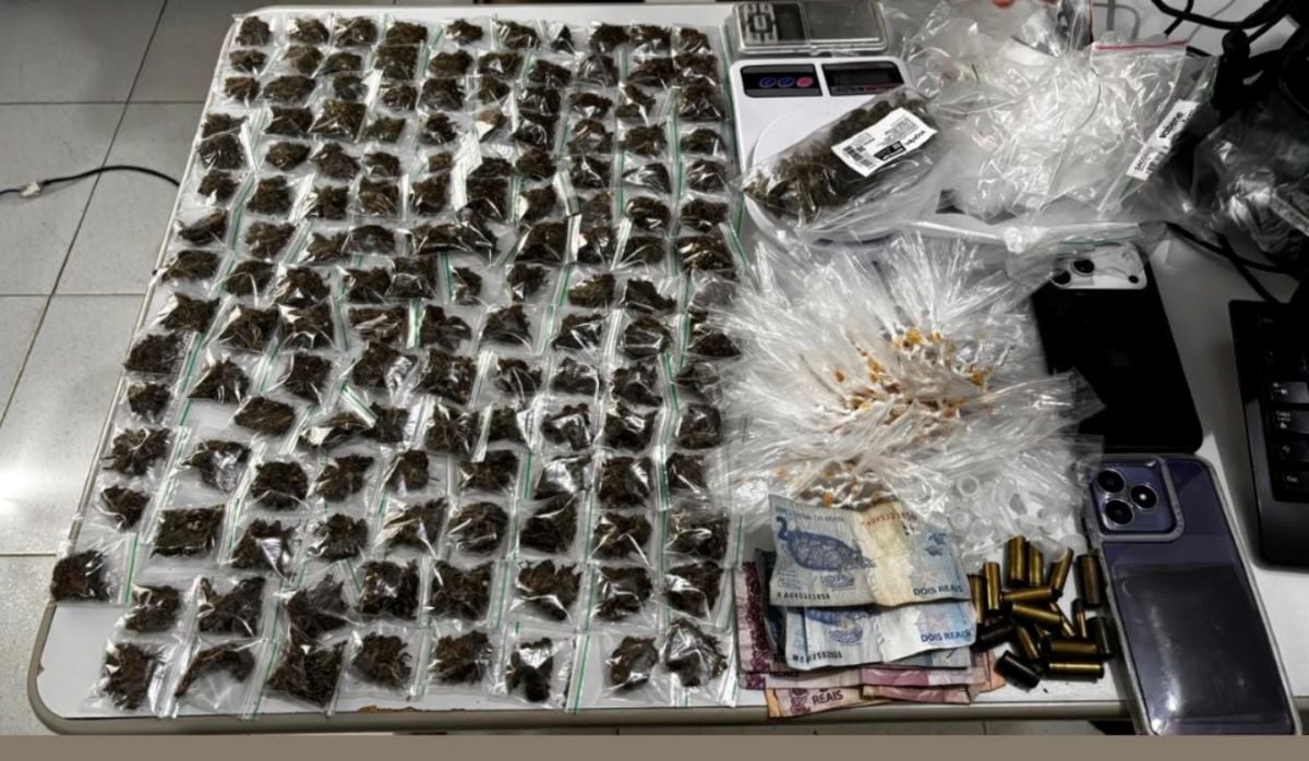 PM apreende mais de 140 pacotes de maconha na Rua do Cacete, em Conceição do Jacuípe