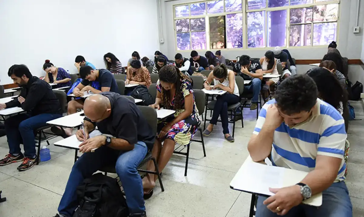 Certificado de português abre portas em universidades e empresas para estrangeiros; provas começam nesta terça (20)