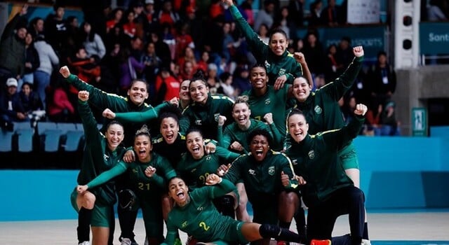 Foto-Alexandre-Loureiro-COB-Meninas-do-handebol-conquistam-ouro-640x350-1